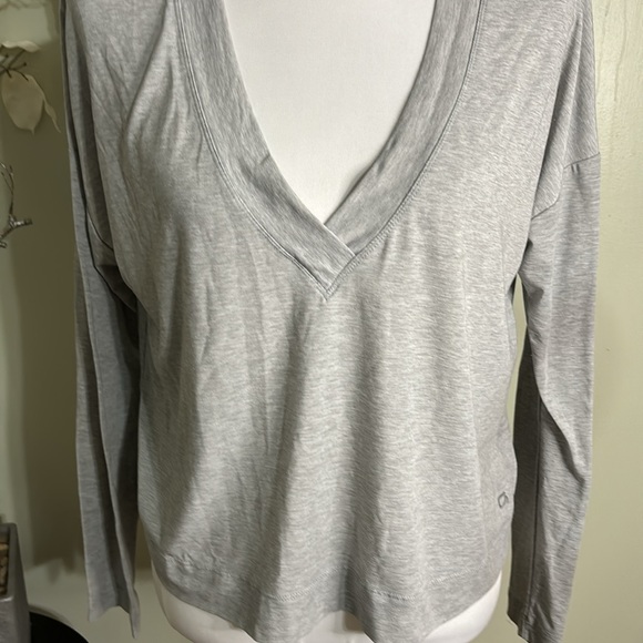 GAP FIT BREATH GRAY V NECK PULLOVER - Picture 2 of 4